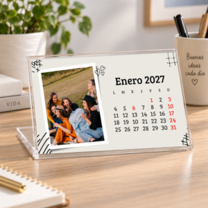 Calendario personalizado con fotos, con soporte de metacrilato, modelo Garabatos y fotografía de un grupo de amigas - estebuste gijon